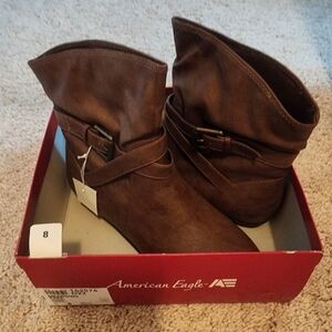NWT brown boots size 8